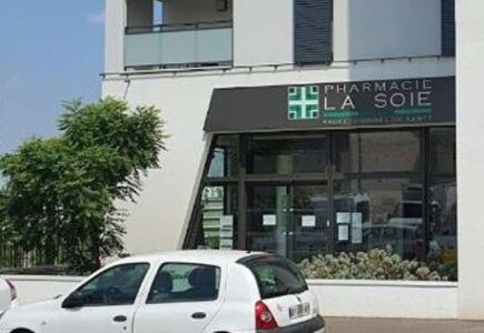 Huit Nouveaux Meubles Pharmacie à Villeurbanne