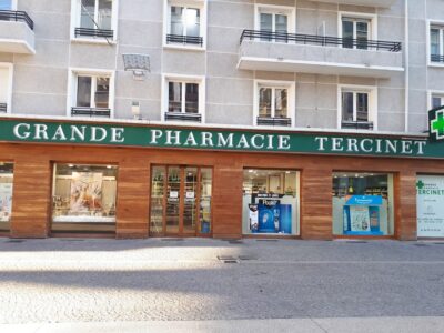 Quatre Colonnes Tiroirs pour une pharmacie à Chambéry